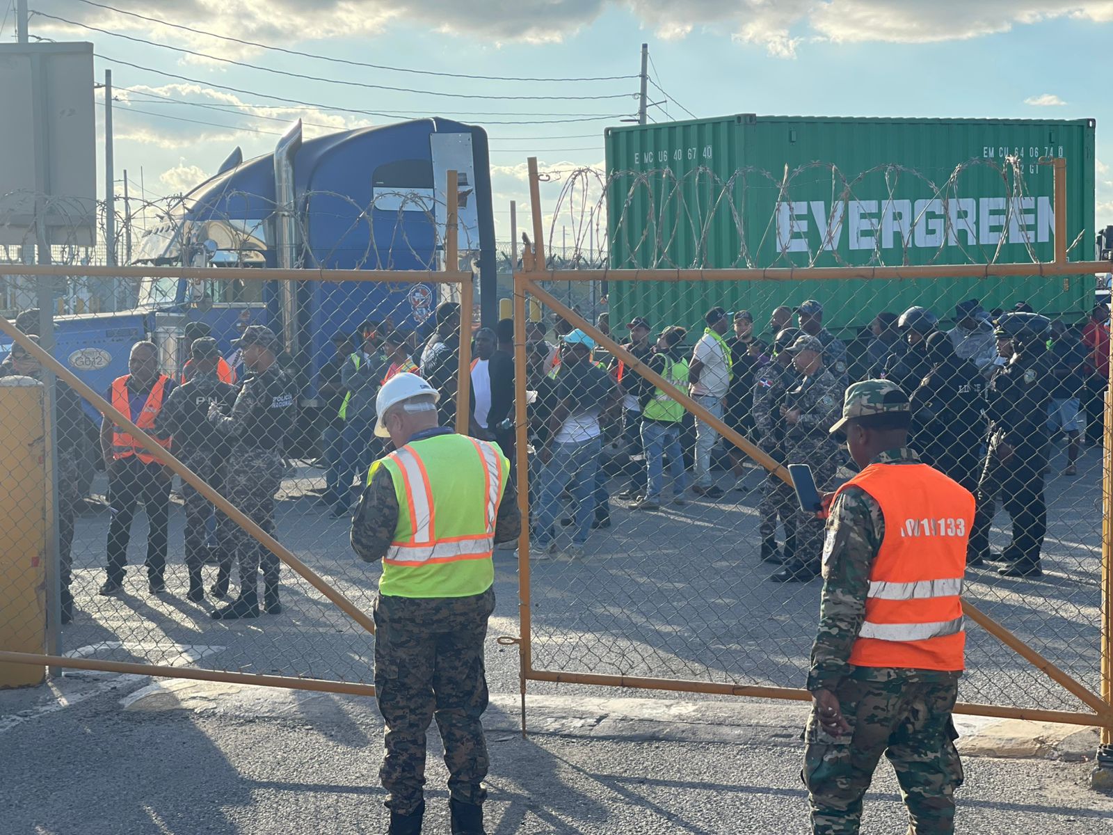 Un camionero herido en una protesta en el puerto Multimodal Caucedo