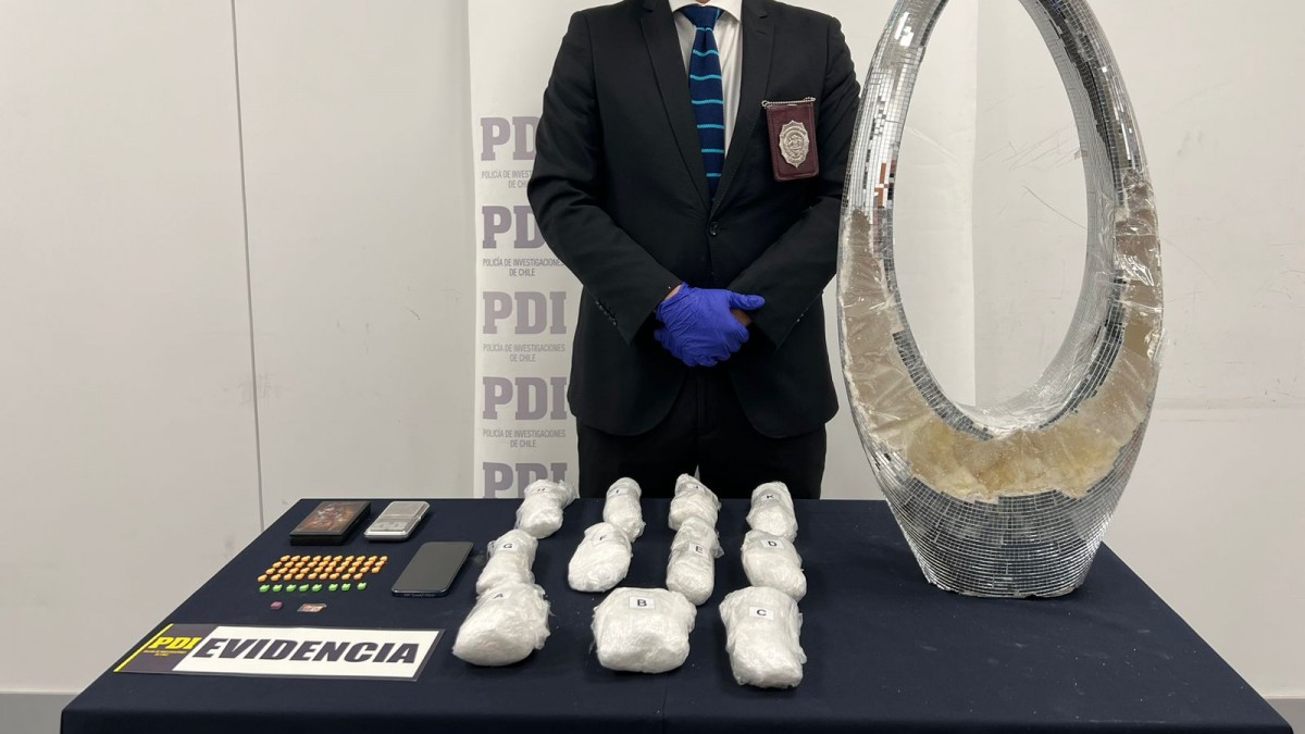 Aduanas de Chile Intercepta 102 Kilos de Metanfetaminas en el Aeropuerto de Santiago