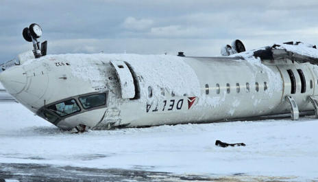Delta ofrece $30,000 a pasajeros del avión que se estrelló en Toronto