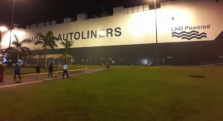 El Canal de Panamá marca un nuevo hito con el tránsito del Portavehículos más grande del mundo