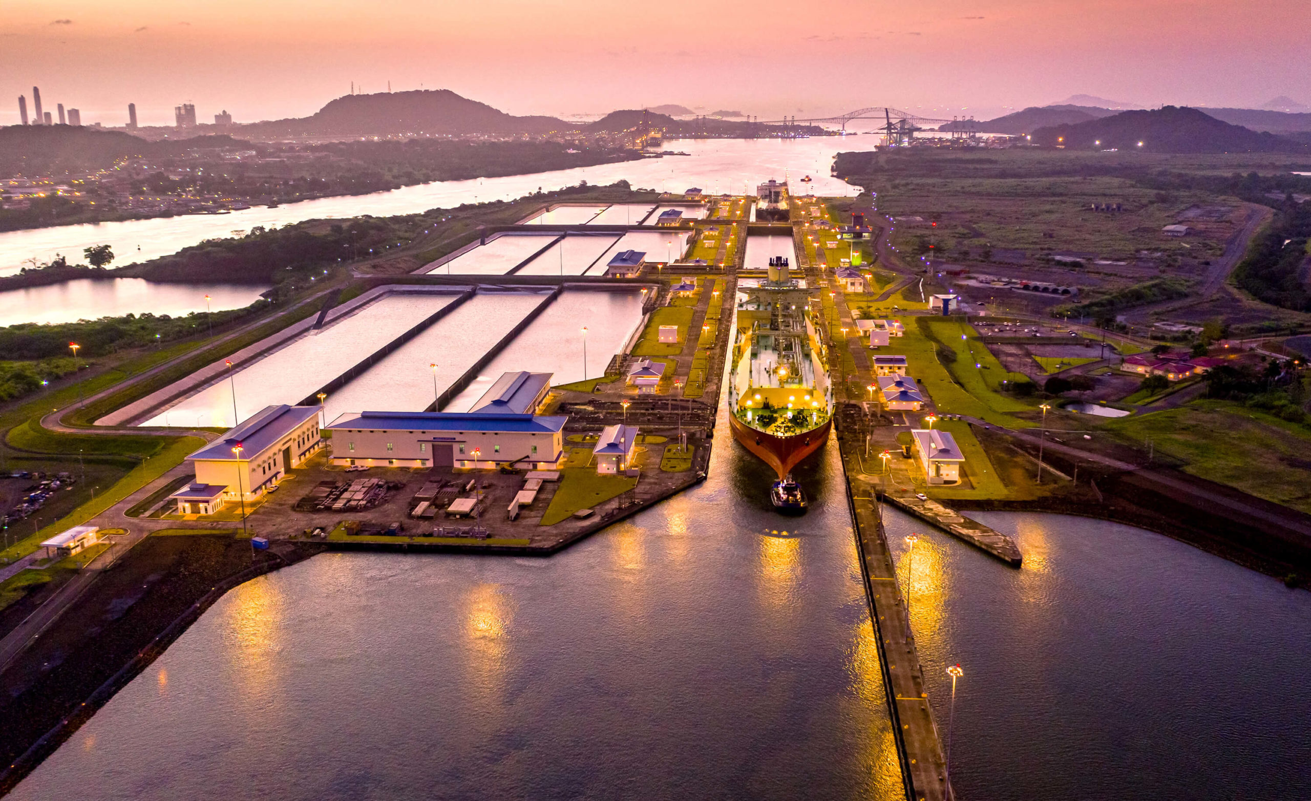 Gobierno Panameño no cobrará Tarifas a los Buques de Estados Unidos por el Canal de Panamá
