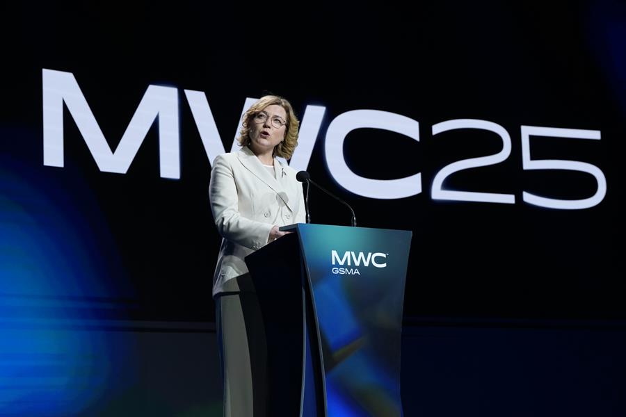 La comisión Europea llama a reinventar las redes de conectividad en el MWC de Barcelona