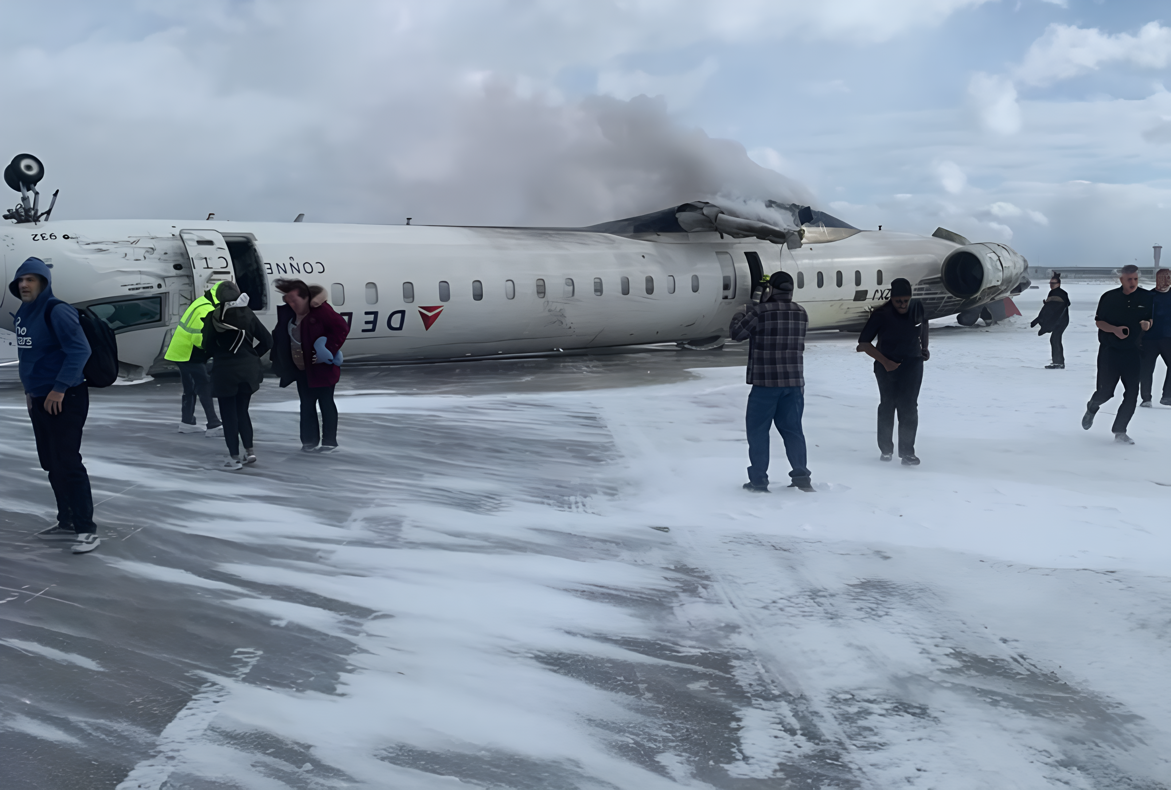 Accidente Aéreo: Un an-12 se vuelca durante aterrizaje