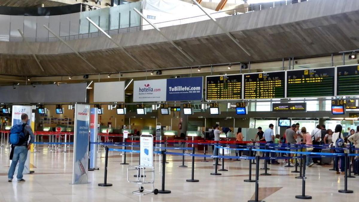 Puertos y aeropuertos de Canarias operan con normalidad tras apagón en península