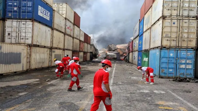 El puerto iraní de Shahid Rayai retoma operaciones tras trágica explosión