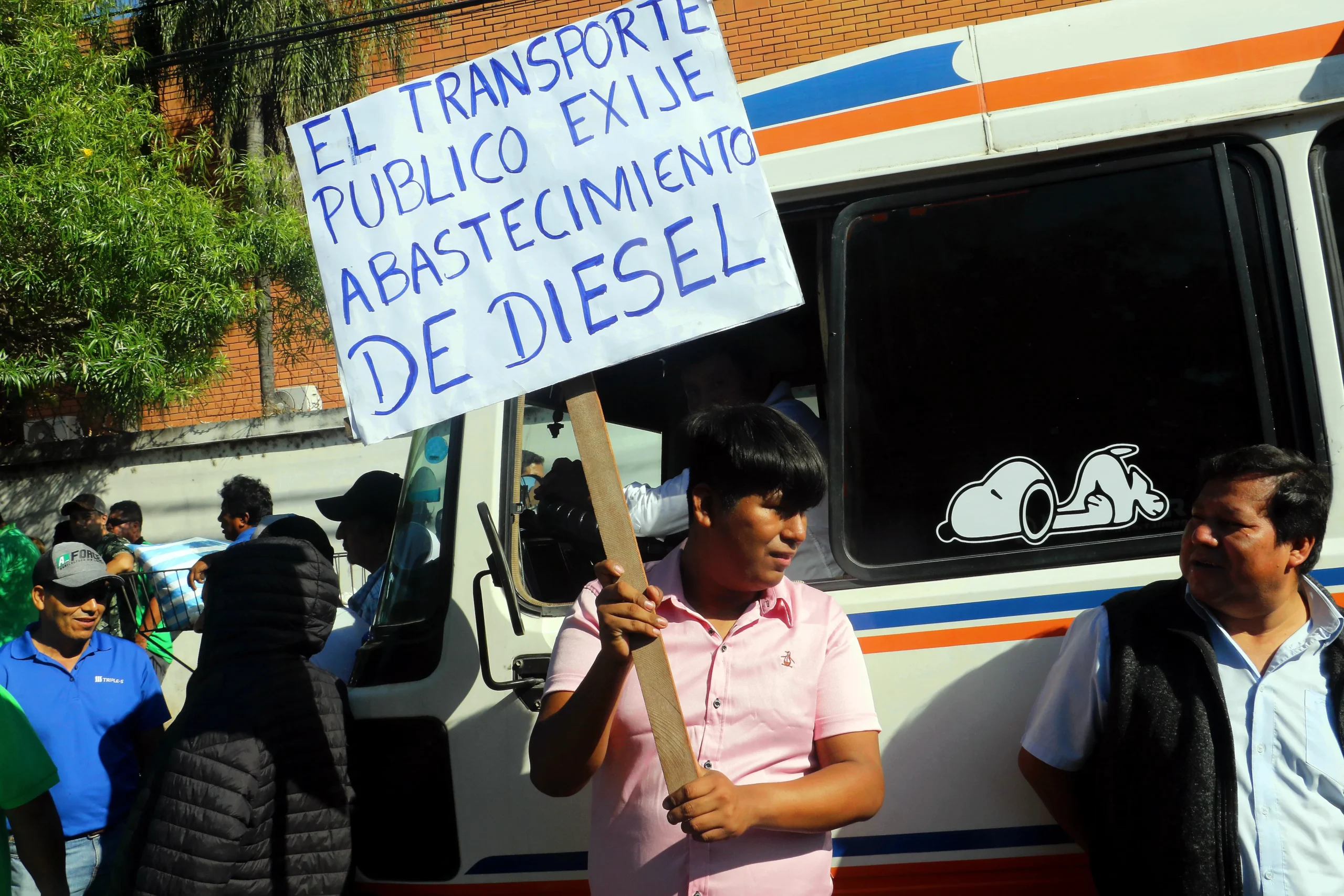 Sectores sociales reclaman soluciones ante crisis económica y escasez de combustible en Bolivia