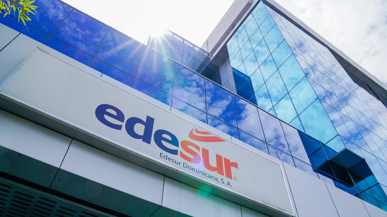 Edesur trabaja en restablecer servicio de electricidad en el entorno a discoteca Jet Set