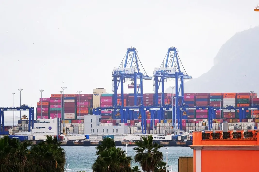 Restablecida la actividad en los principales puertos tras el apagón