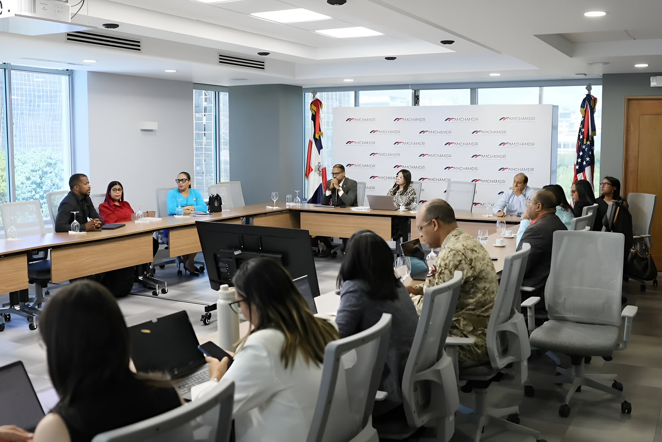 Aduanas reafirma su compromiso con el comercio seguro y eficiente en reunión de la mesa de riesgo del CNFC