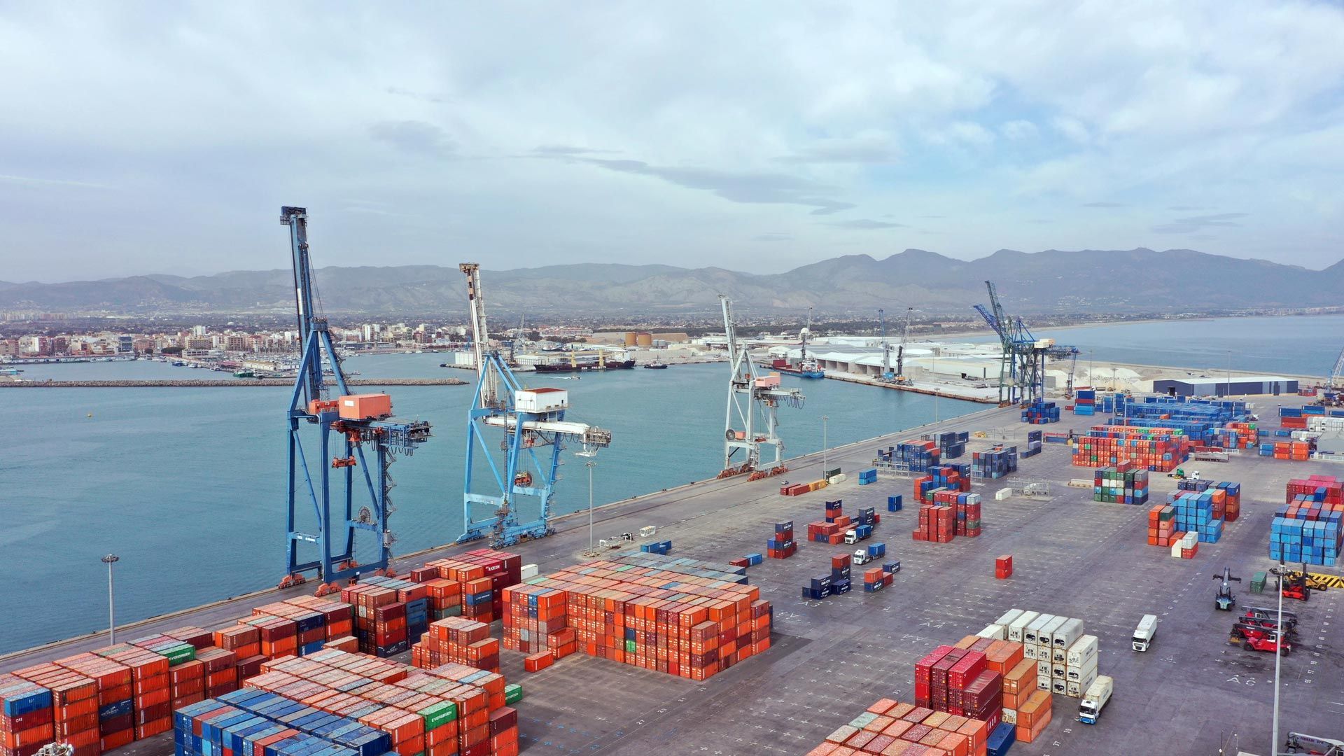 Coloquio internacional sobre puertos acoge a expertos de España, Italia y otros países