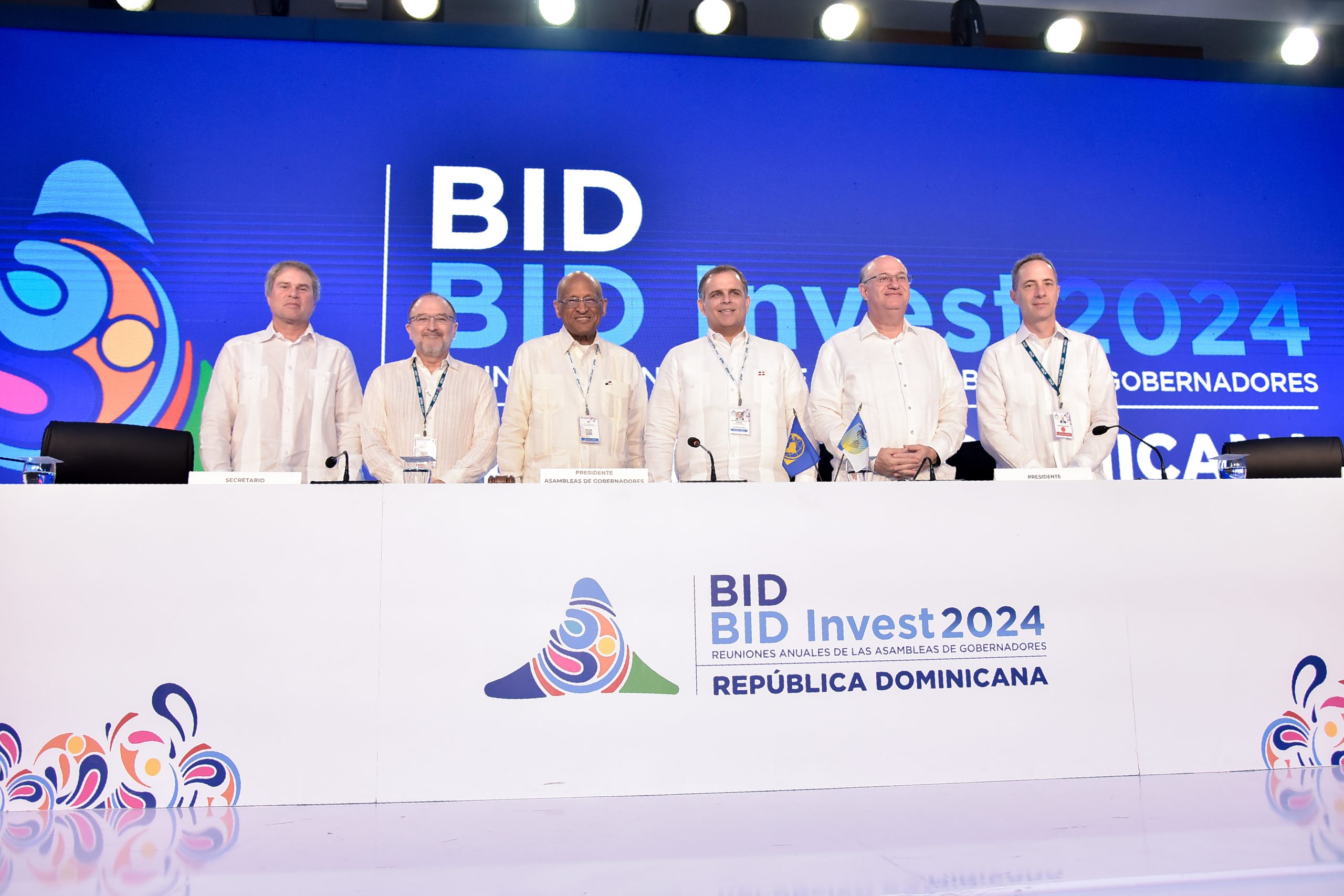 BID aprueba crédito de 250 millones de dólares para ampliar cobertura en Guatemala