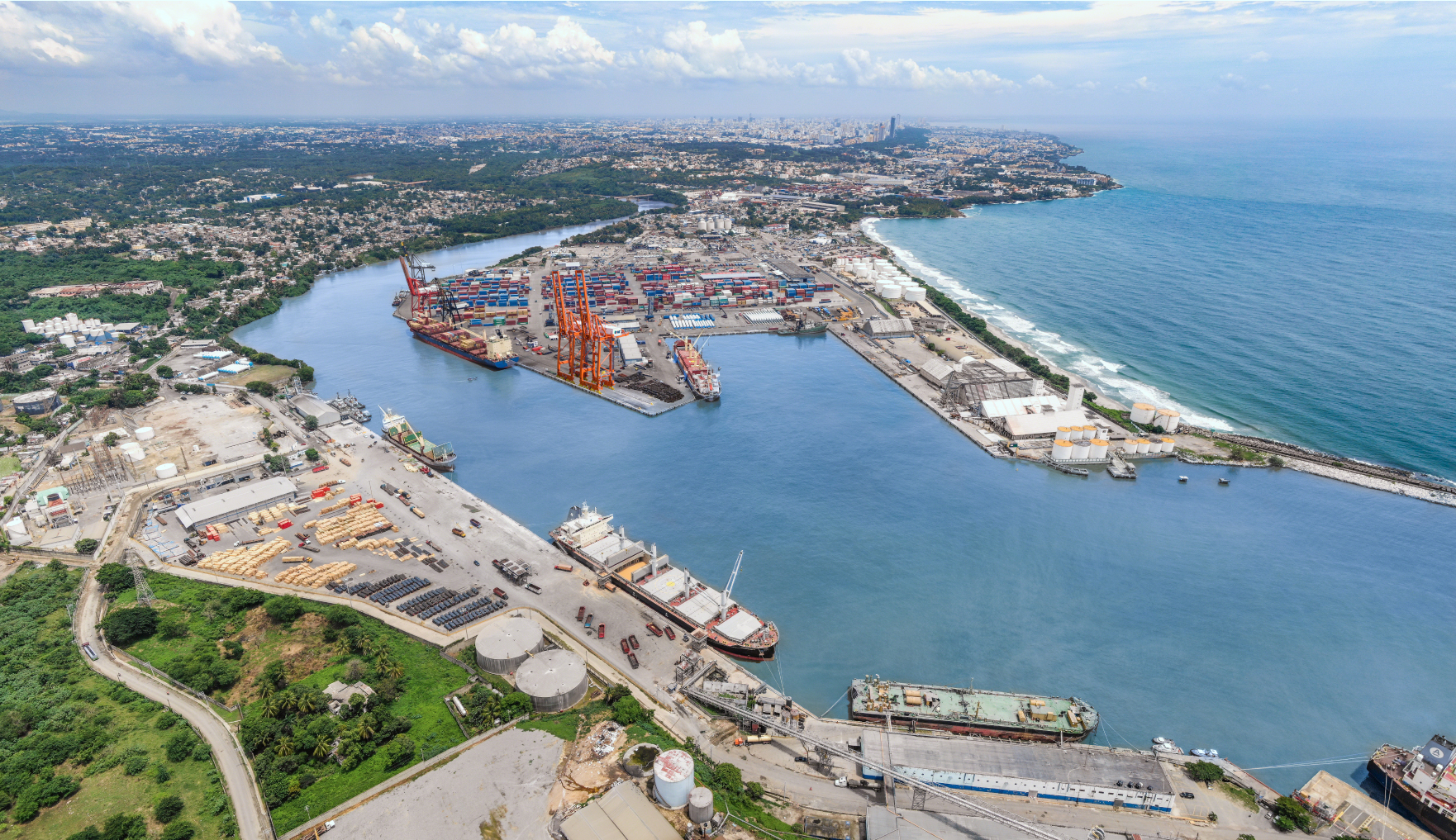 Puerto de Haina consolida su posición como el principal eje logístico de RD