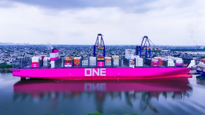 Terminal Portuario de Guayaquil recibe al buque ONE Sparkle en viaje inaugural
