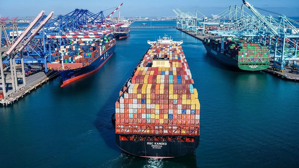 Puertos de Long Beach y Los Ángeles registran caída del 40 % en llegada de contenedores