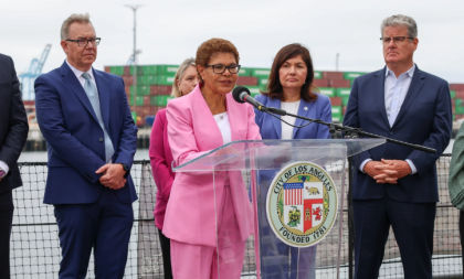 Alcaldesa Karen Bass reafirma el respaldo de Los Ángeles a su puerto ante la incertidumbre