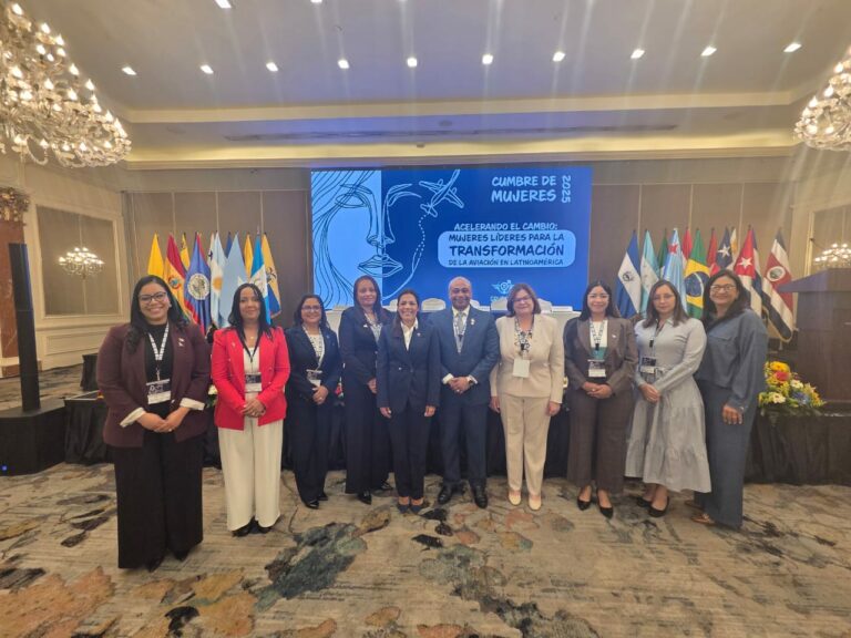 Cesac participa en histórica Primera Cumbre de Mujeres de Aviación Civil en Guatemala