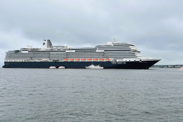 El Nieuw Statendam de Holland America Line hace historia en el Puerto de Galway