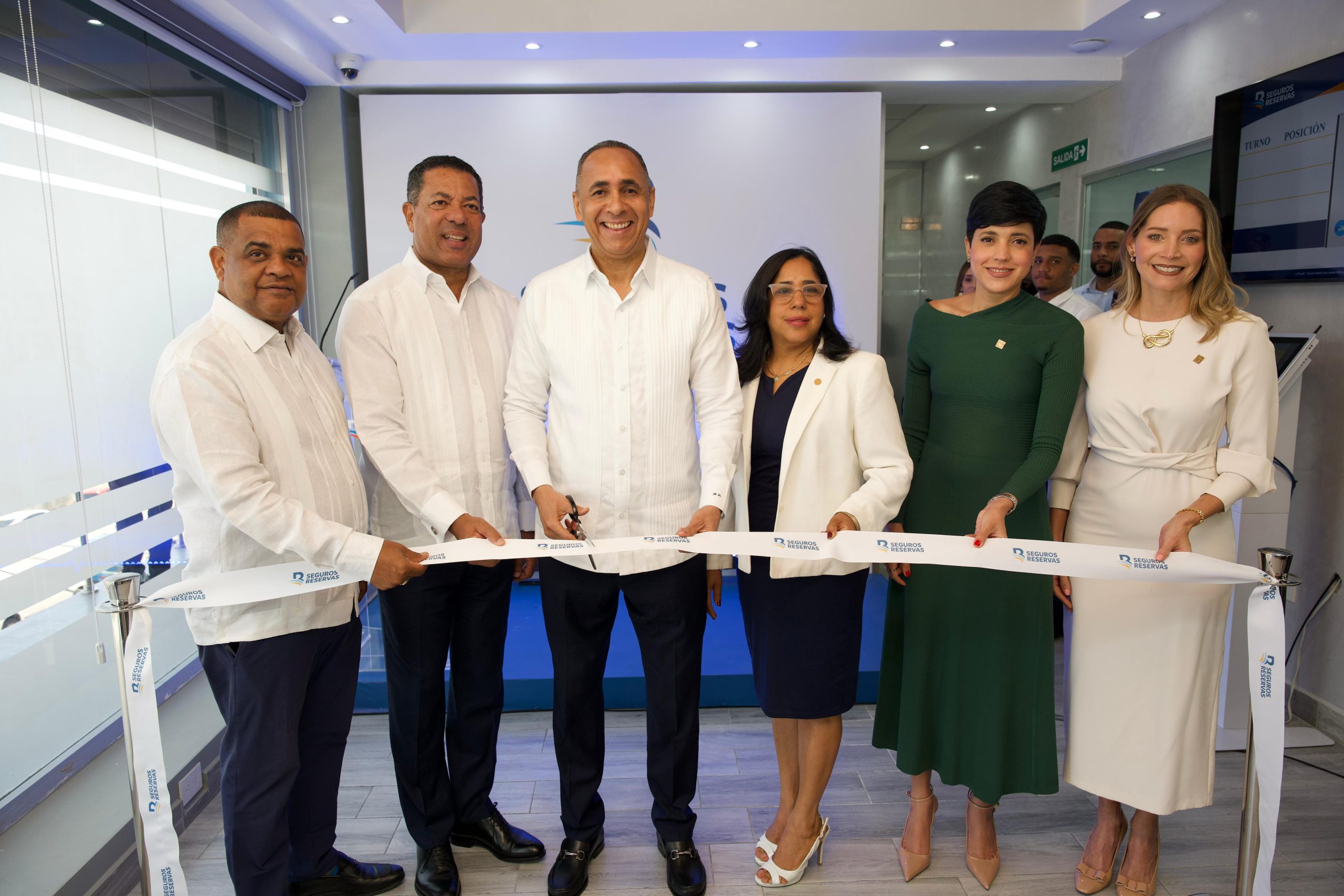 Seguros Reservas inaugura nueva oficina en Barahona