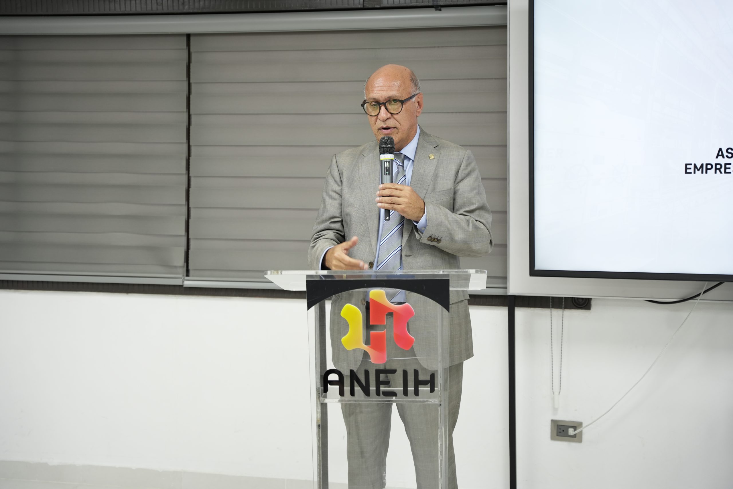 Aneih exhorta a Junta Monetaria reducir tasas de interés ante baja de tipos en EE.UU.