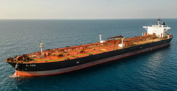 Petrolero sospechoso de pertenecer a flota en la sombra de Rusia zarpa del oeste de Francia
