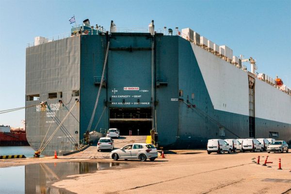 Port de Barcelona consolida movimiento de automóviles con incremento hasta octubre