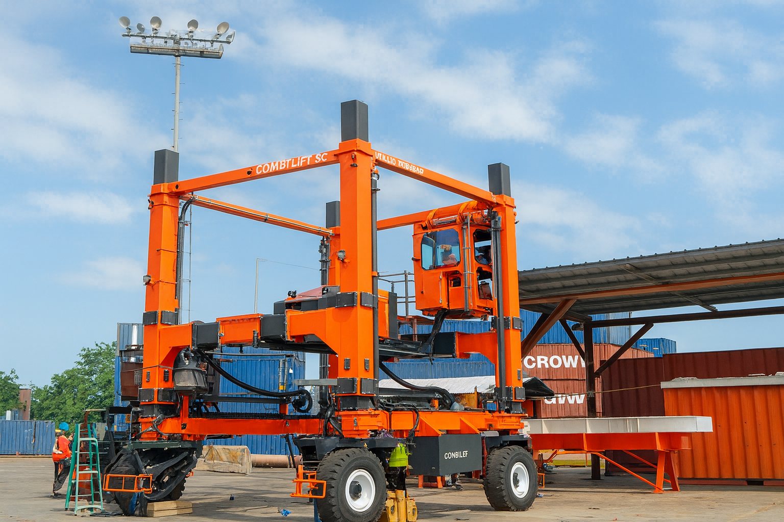OPC incorpora el primer CombiLift Straddle Carrier en Centroamérica