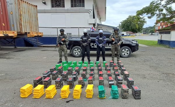 Incautan 300 paquetes con droga en un puerto del pacífico panameño