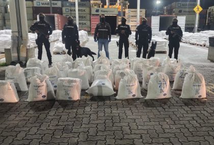 Policía Nacional del Ecuador evita envío de droga en Puerto de Posorja