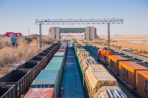 Volumen de carga de trenes China-Europa supera los 5 millones de toneladas