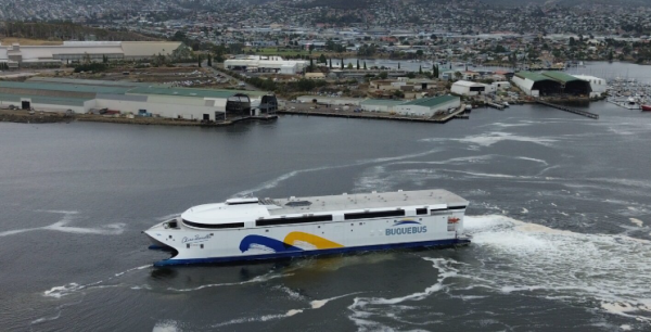 Buque eléctrico a batería más grande del mundo inicia sus pruebas en Tasmania