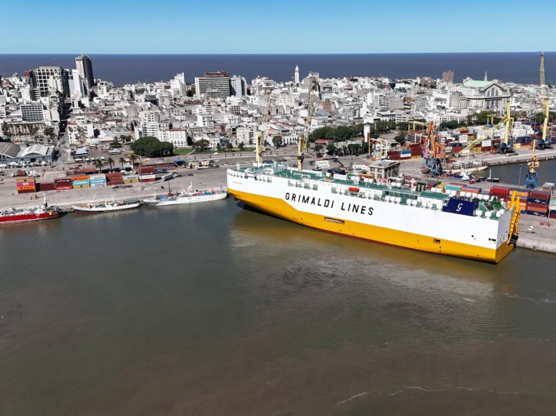 Montevideo fortalece su conectividad con China tras recibir el primer navío del servicio Taicang