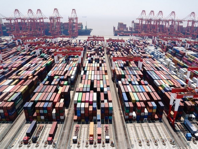 Los puertos de Shanghái y Singapur vuelven a liderar el ranking mundial de contenedores