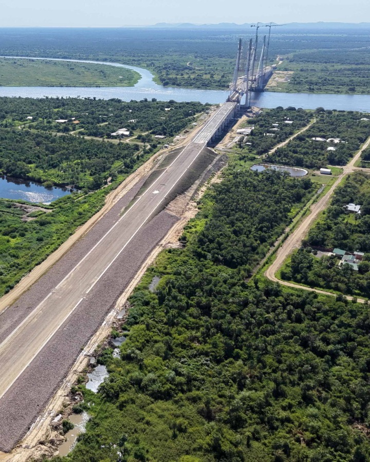 Solo faltan 37 metros para la unión del puente que unirá Paraguay y Brasil