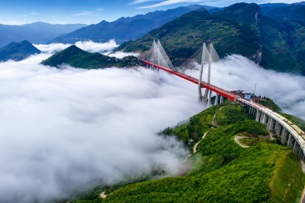 China inaugura el puente más alto del mundo