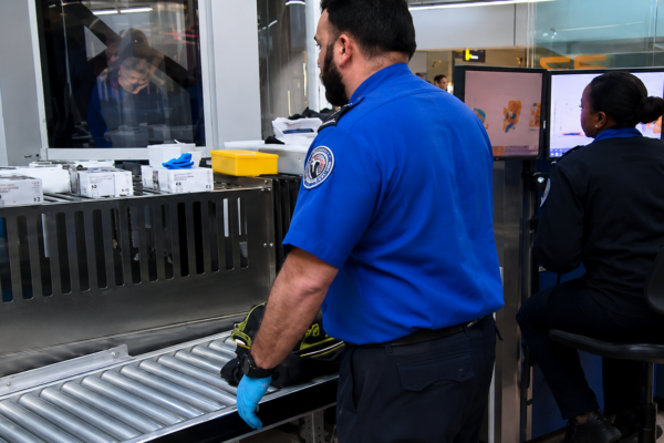 Tampa privatizará sus controles de seguridad
