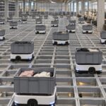 GXO incorpora 127 robots a su centro para Guess y acelera la preparación de pedidos