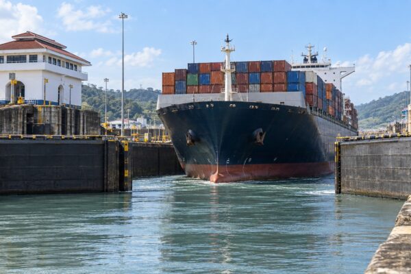King Ocean elevará el recargo por cruzar Panamá para carga de Ecuador y Perú