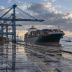 Maersk ve recuperación gradual en puertos de Asia y vigila otro posible tifón