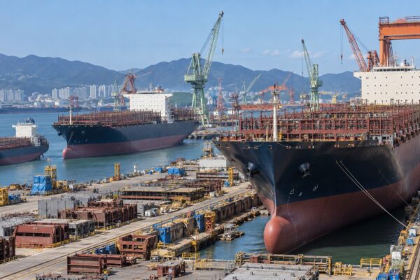Cuatro navieras asiáticas encargan 14 portacontenedores de tamaños muy distintos