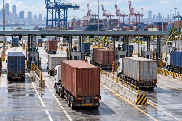 Manila suspende la protesta por contenedores vacíos y reabre el diálogo portuario
