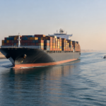Kuehne+Nagel prevé que las navieras vuelvan gradualmente al canal de Suez en 2027