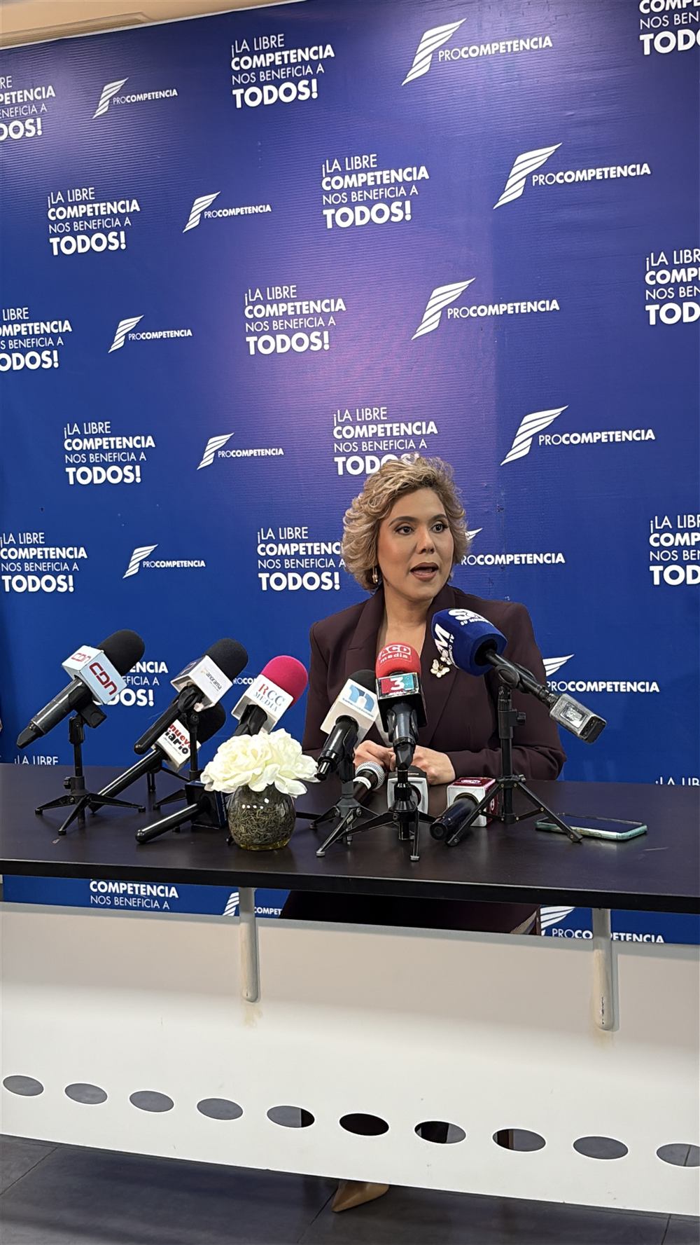 Presidenta de ProCompetencia durante una comparecencia ante medios